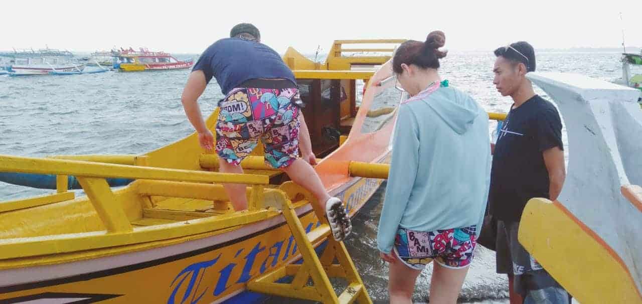 Traditional outrigger boat trip to Pink Beach